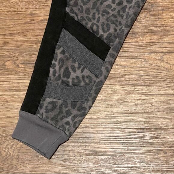 Victoria’s Secret Pink Leopard Thick Fleece Joggers Gray Black White Size Medium - Picture 4 of 14